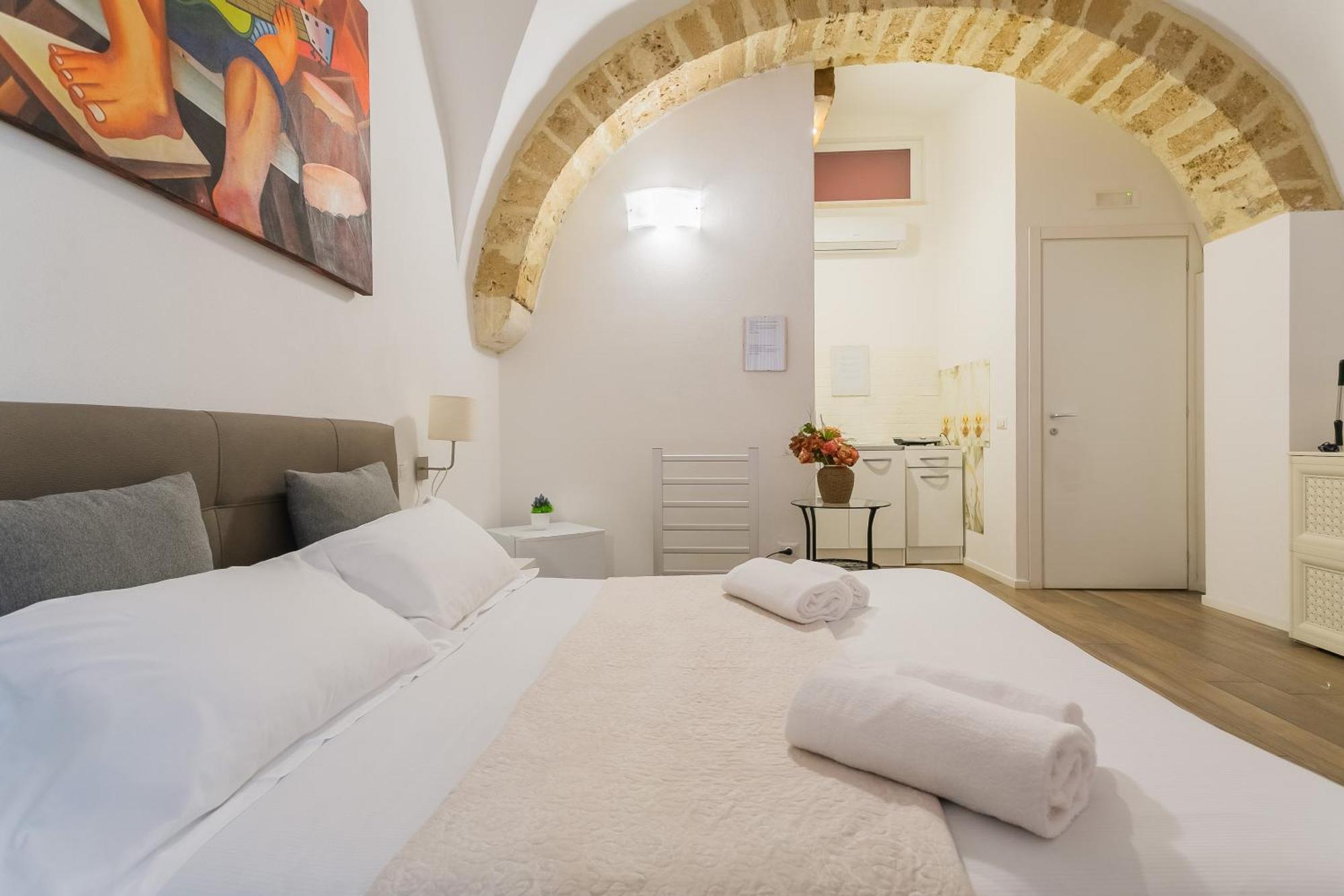 Red Rooms By Wonderful Italy Bari Exterior photo